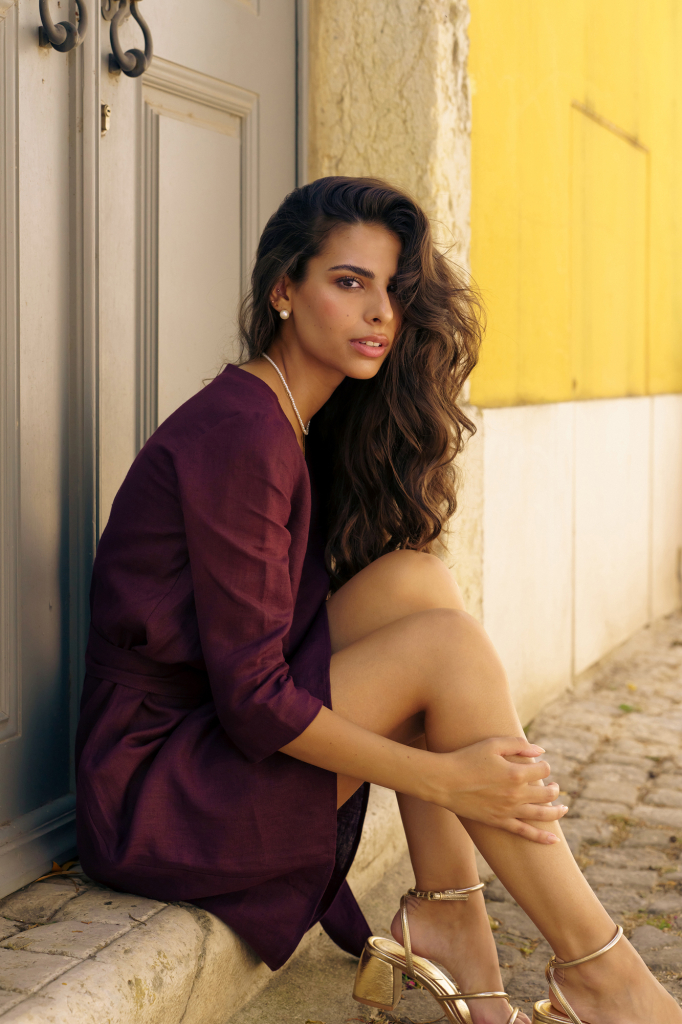 Article "Advantages of outdoor photo shoots compared to studio sessions" by Julia Yatel, fashion and lifestyle brand photographer