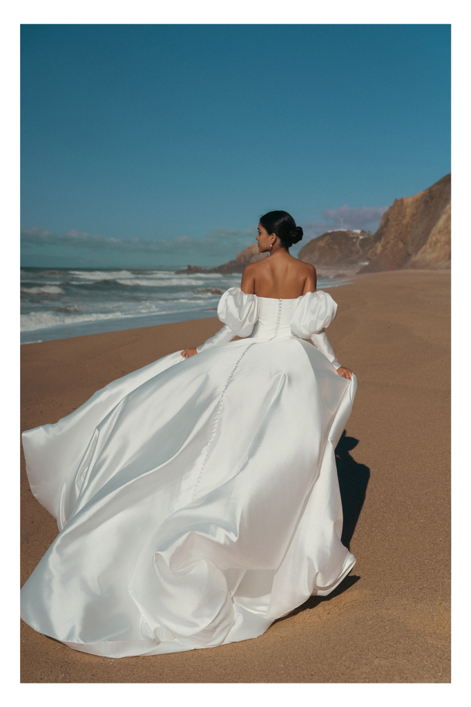 Article "Advantages of outdoor photo shoots compared to studio sessions" by Julia Yatel, fashion and lifestyle brand photographer